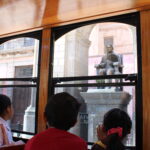 Dan paseo turístico en “Tranvía” a niñas y niños rescatados de trabajo infantil.