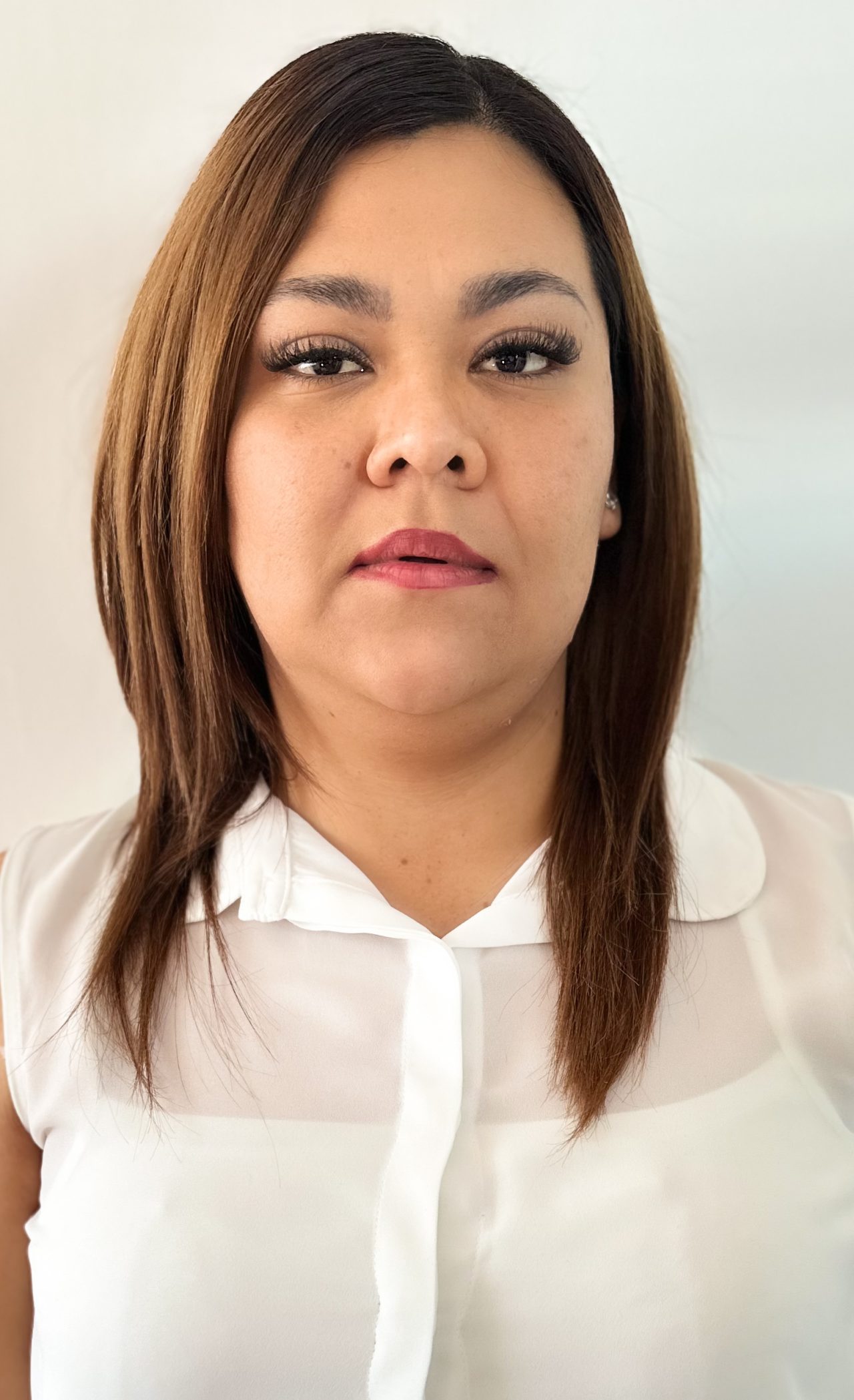 https://difcelaya.gob.mx/wp-content/uploads/2025/06/Barrera-Llanos-Iliana-Fernanda-1280x2098.jpg